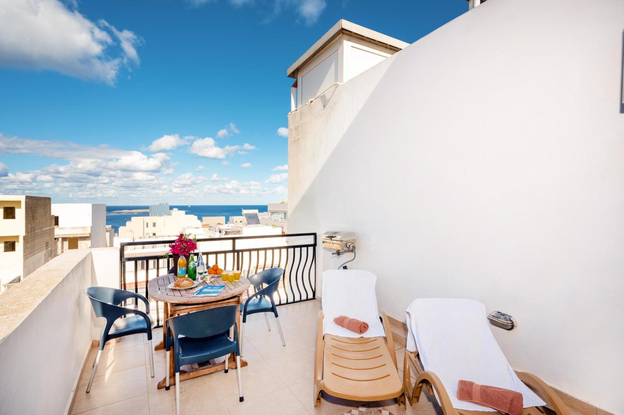 סיינט פול ביי Seashells 2 Bedroom Apartment With Sunny Terrace With Stunning Sea Views - By Getawaysmalta מראה חיצוני תמונה