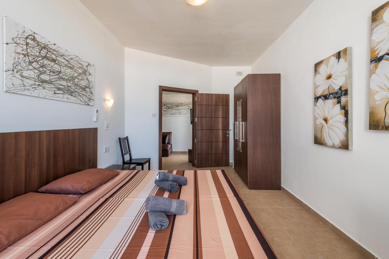 סיינט פול ביי Seashells 2 Bedroom Apartment With Sunny Terrace With Stunning Sea Views - By Getawaysmalta מראה חיצוני תמונה