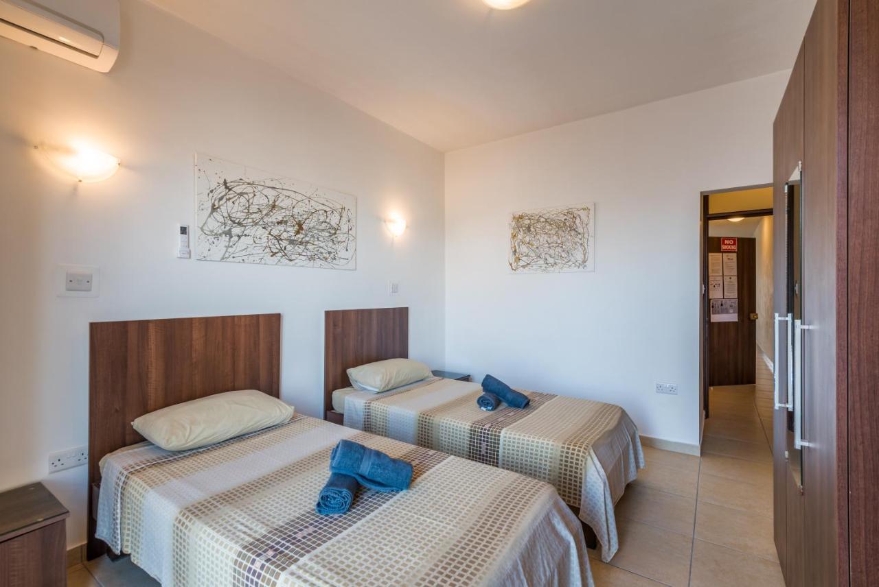 סיינט פול ביי Seashells 2 Bedroom Apartment With Sunny Terrace With Stunning Sea Views - By Getawaysmalta מראה חיצוני תמונה