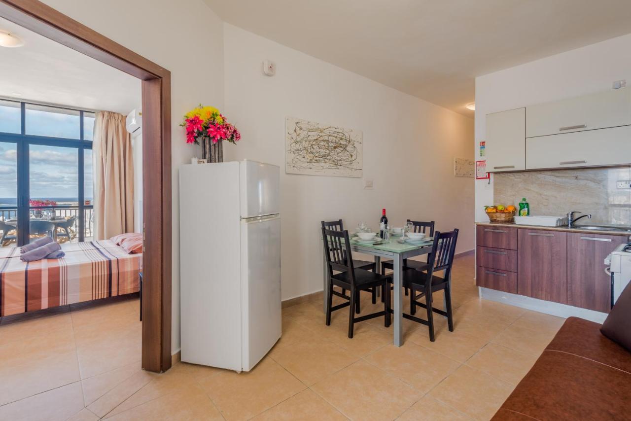 סיינט פול ביי Seashells 2 Bedroom Apartment With Sunny Terrace With Stunning Sea Views - By Getawaysmalta מראה חיצוני תמונה